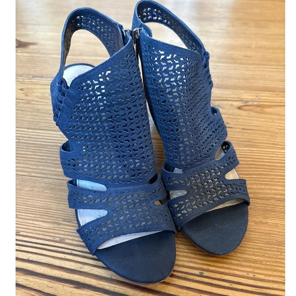 Vince Camuto vince camuto